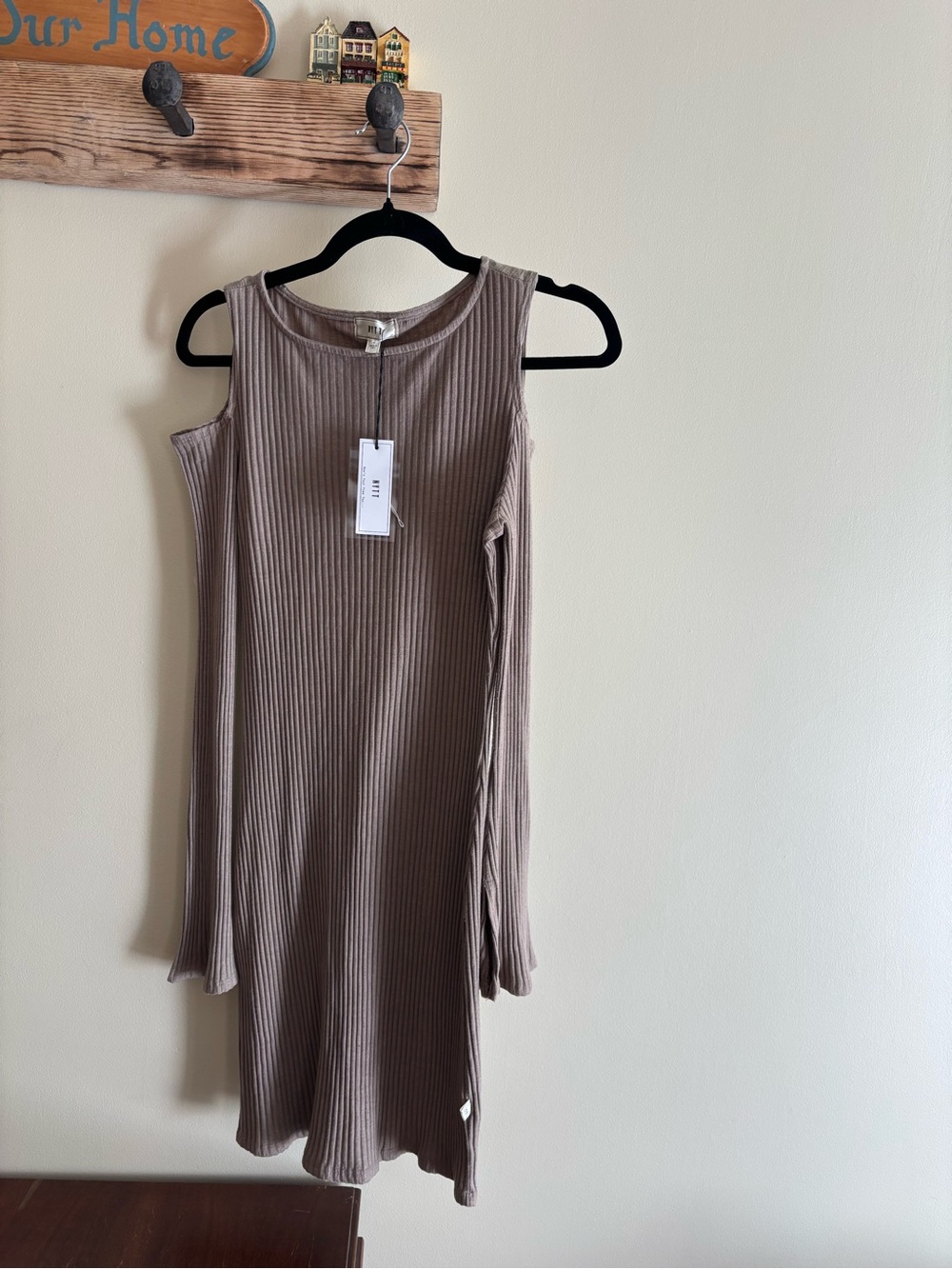 131.) NWT / Ribbed Cold-Shoulder Midi Dress in Taupe